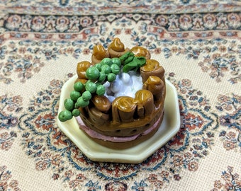 ドールハウスミニチュア職人手作りビクトリア朝風英国ホリデーシムネルケーキ マジパンとブドウ添え 1:12 以上