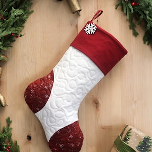 パーソナライズされたキルティングクリスマスストッキング、パッチワークデザイン、ファームハウス装飾