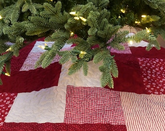 Quilted Christmas Tree Skirt, Patchwork Design, Farmhouse Decor