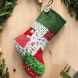 パーソナライズされたキルティングクリスマスストッキング、パッチワークデザイン、ファームハウス装飾