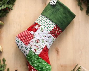 Meia de Natal personalizada em patchwork, estilo casa de campo.