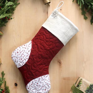パーソナライズされたキルティングクリスマスストッキング、パッチワークデザイン、ファームハウス装飾