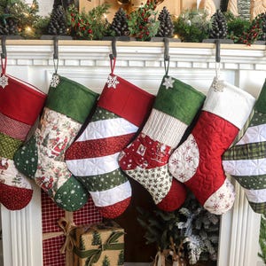 パーソナライズされたキルティングクリスマスストッキング、パッチワークデザイン、ファームハウス装飾