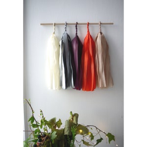 Zuzu - Christmas tassel wall hanging - Cosy Christmas - Christmas wreath alternative - Colourful decor - Handmade decor