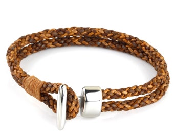 Ljusbrunt flätat läderarmband i rostfritt stål