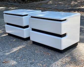 Mesitas de noche Rougier posmodernas lacadas en blanco - PAR