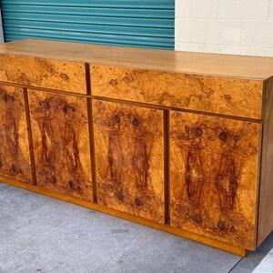 Splendida credenza in legno di radica di Roland Carter per Lane, circa anni '70