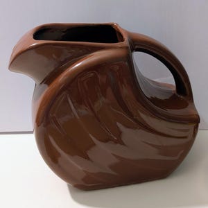 Vintage 1940s Alamo Pottery Co Brown Disk Pitcher w/Ice Lip