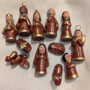 Figuras de la Natividad en miniatura de cerámica/arcilla vintage (14 piezas). Envío gratuito a EE. UU. (continental).