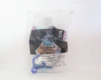 ディズニーのリロ・アンド・スティッチのエルビスに扮するスティッチ マクドナルドのハッピーミールのおもちゃ 2002年 サーフボブラーズ レア 新品パッケージ入りおもちゃ