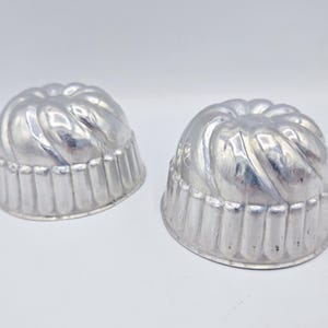 Vintage Jello-O Mini-Formen 2er-Set Aluminium Mid-Century-Küche SELTEN Jello Praline Individuelles Serviersammeldekor