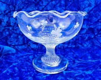 Eamon sokkel glazen snoepschaal met geëtste klavers van Eamon Irish Good Luck decor Catchall kom op voet ZELDZAAM klavertje vier kristal
