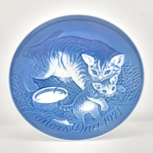 Mother Cat with Kitten Mors Dag 1971 Vintage Mother&#39;s Day Plate Copenhagen Porcelain Kongelig Hofleverandor Collectors Hanging Plate