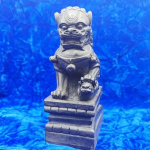 Antyczna chińska figurka Foo Dog 6 cali wysokości Podpisana kolekcjonerska porcelana RZADKA azjatycka dekoracja Lew podpórka do książek lata 60. i 70. antyk