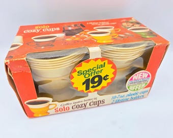 Vintage Solo Cozy Cups 10 - 7 oz Plastic Cups + 2 Lifetime Holders Plastic Handle Coffee Teacups Yellow Boxed Set Original 70s package RARE