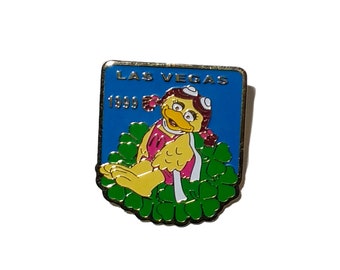 McDonalds Birdie the Early Bird McDonalds Las Vegas 1999 Four Leaf Clover Lucky Enamel Crew Pin Rare Collectible Button Tie Tack