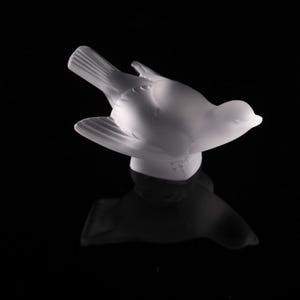 Lalique Crystal Bird Figurine: Signed Frosted Sparrow Sculpture