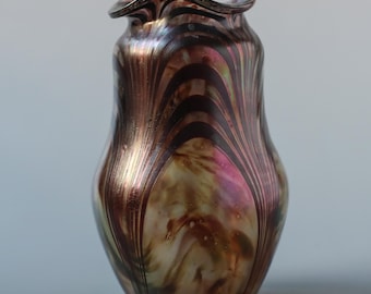 Vaso antico in vetro artistico Boho: archi tirati iridescenti e chiazzati d'olio, Art Nouveau