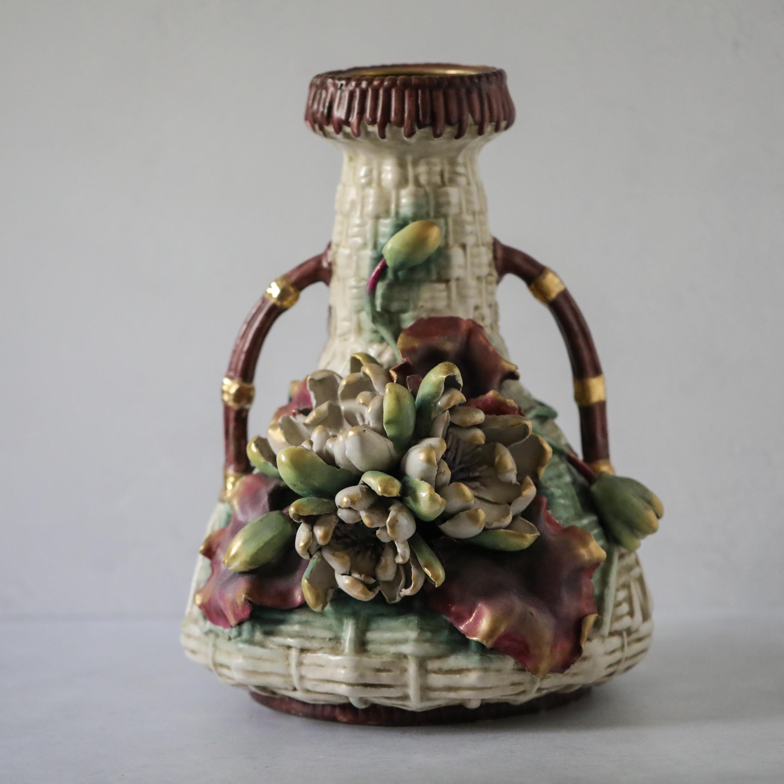 アンティークのアンフォラ花瓶：アールヌーボー様式の手描き花模様の