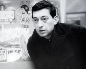 Serge Gainsbourg (Leaning on Pinball Machine)(Large Poster)