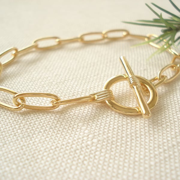 Toggle Gold Link Bracelet...Layering bracelet, Chunky Chain Link Bracelet, Gold Paperclip Chain Bracelet, Large Link,  Rectangle Link