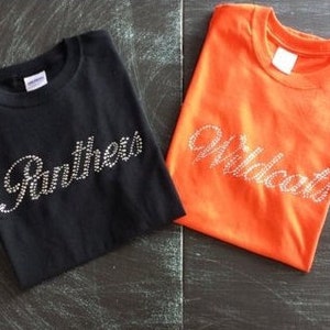 T-shirt in strass con il nome della tua squadra