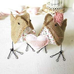 Love Birds Wedding cake topper Rustico tela rosa crema Shabby Chic Woodland ornamento con cuore