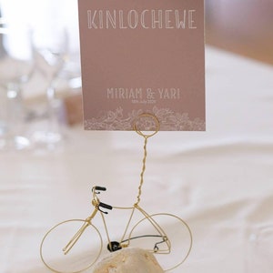 Portanúmeros de mesa en forma de bicicleta para bodas. Colocación de nombres. Decoración de mesas para bodas.