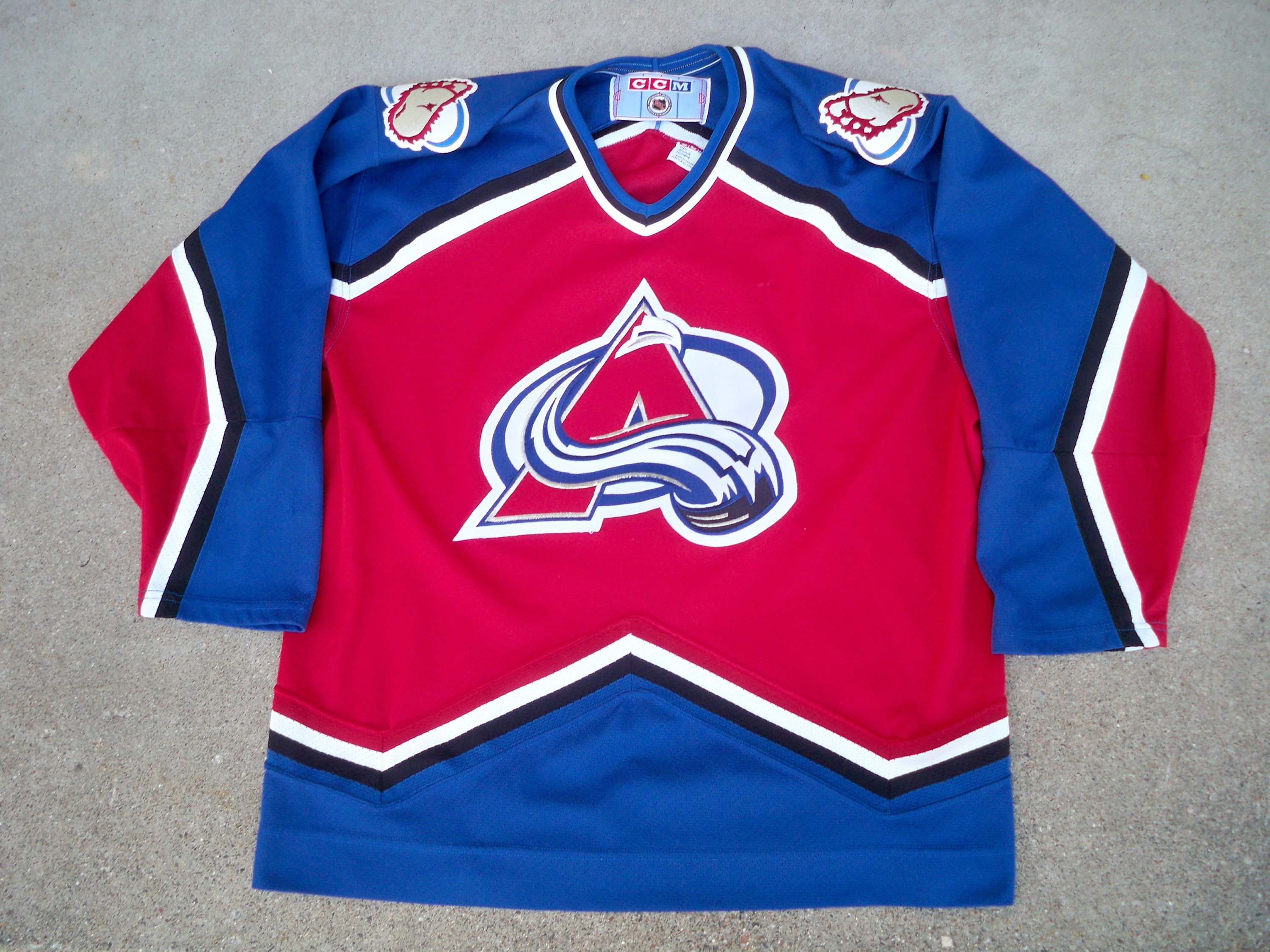 Colorado Avalanche 90s Medium Men's CCM Jersey