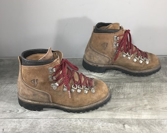 Vintage Vasque Women’s Mountaineering Hiking Suede Leather Hiker Boots Size 5.5 Medium US Made in USA