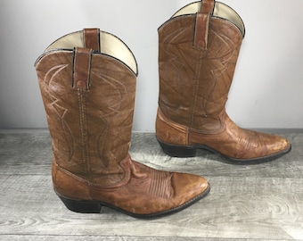 Vintage Acme Dingo Cowboy Western Brown Leather Mens Pull On Boots Size 8.5 Medium Made in USA