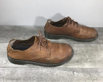 Zapatos Dr. Martens Bexley Docs Derby para hombre, de cuero marrón envejecido, talla UK 8 US 9, fabricados en Vietnam.