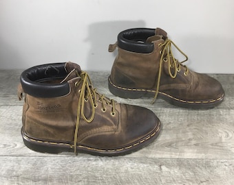 Stivali da uomo vintage Dr. Martens 1460 839 in pelle marrone anticata, modello Combat Punk, con punta morbida, taglia UK 8 US 9, realizzati in Inghilterra.