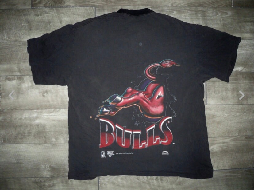 値下げ90sUSA製NutmegMills Chicago BullsTシャツ il_fullxfull.3297064746_dicc.jpg