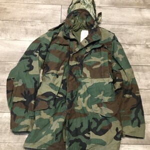 US Army Camo Camouflage Cold Weather Winfield MFG Mens Coat Jacket Vintage Size XSmall Long Made in USA