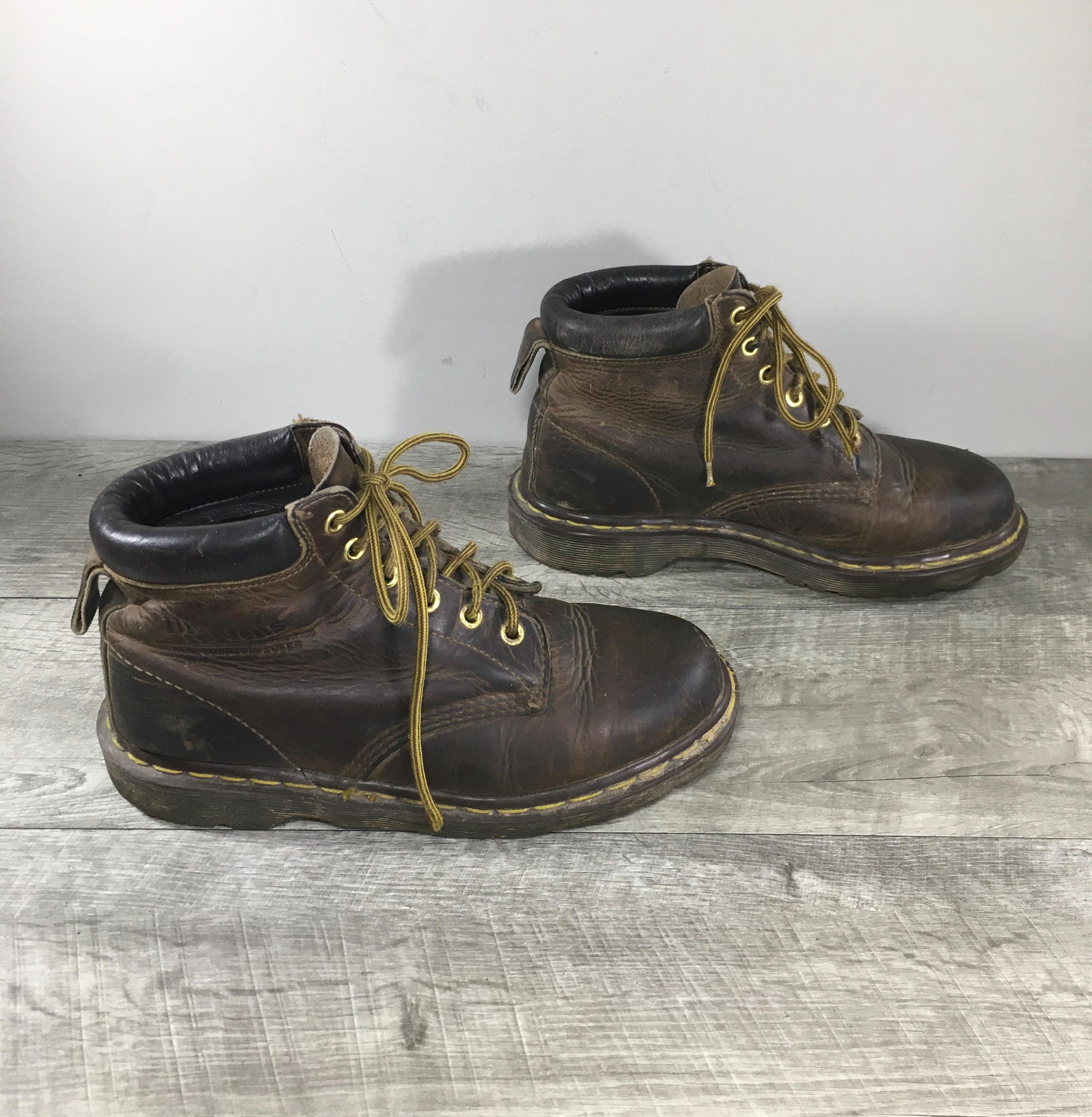 Vintage Docs Dr. Martens 1460 Distressed Brown Leather  display picture 2