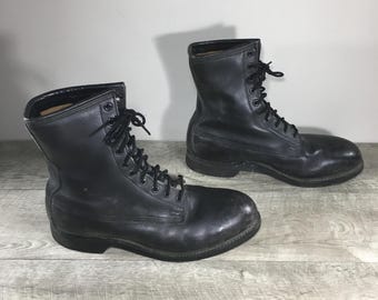 Botas de motociclista de cuero negro estilo punk grunge gótico con punta de acero para trabajo de combate de los años 80 para hombre, talla 9, hechas en EE. UU.
