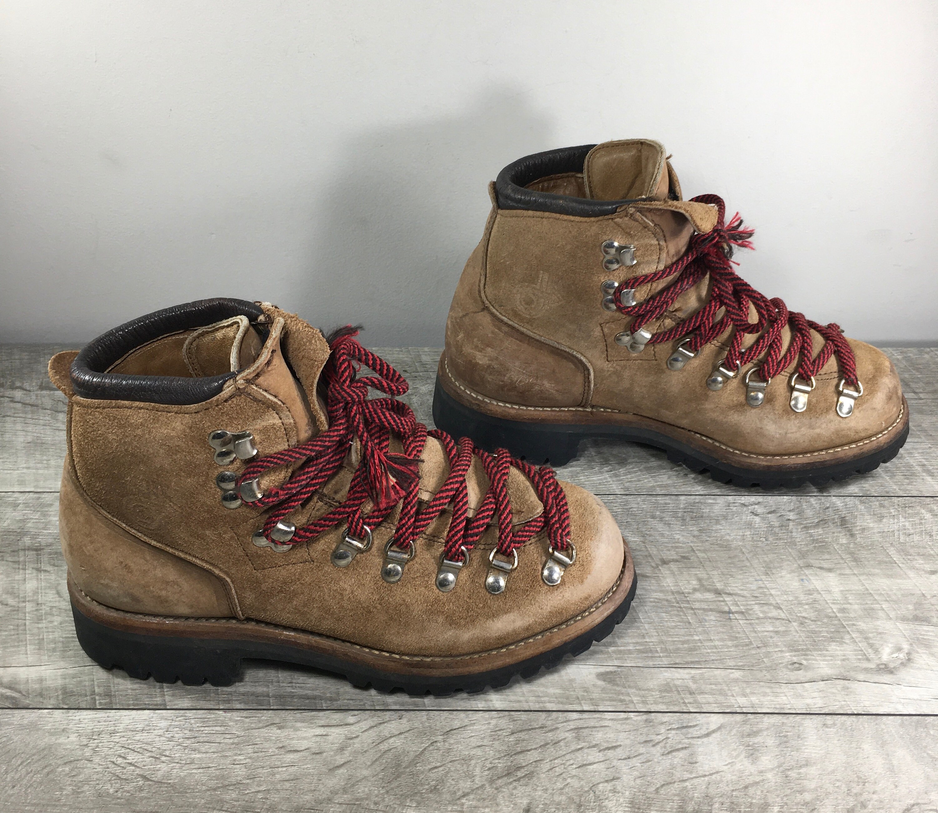 classic style hiking boots
