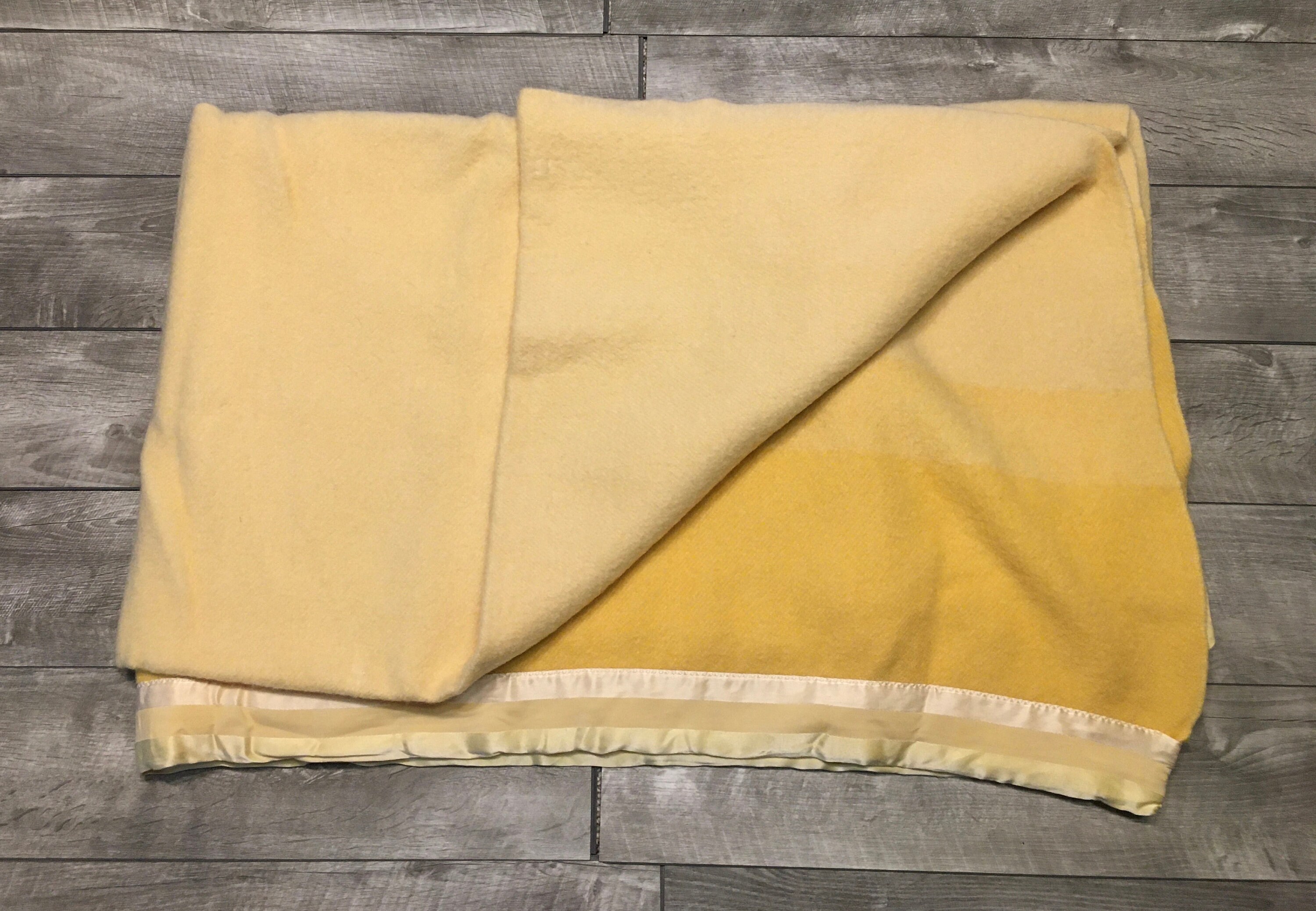 50s St.Marys ウールブランケット 黄色 イエロー ヴィンテージ Vintage St Marys Vintage Wool Blanket - Etsy