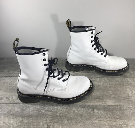 Dr Doc Martens 11821 1460 Smooth White Leather Combat Womens  display picture 1