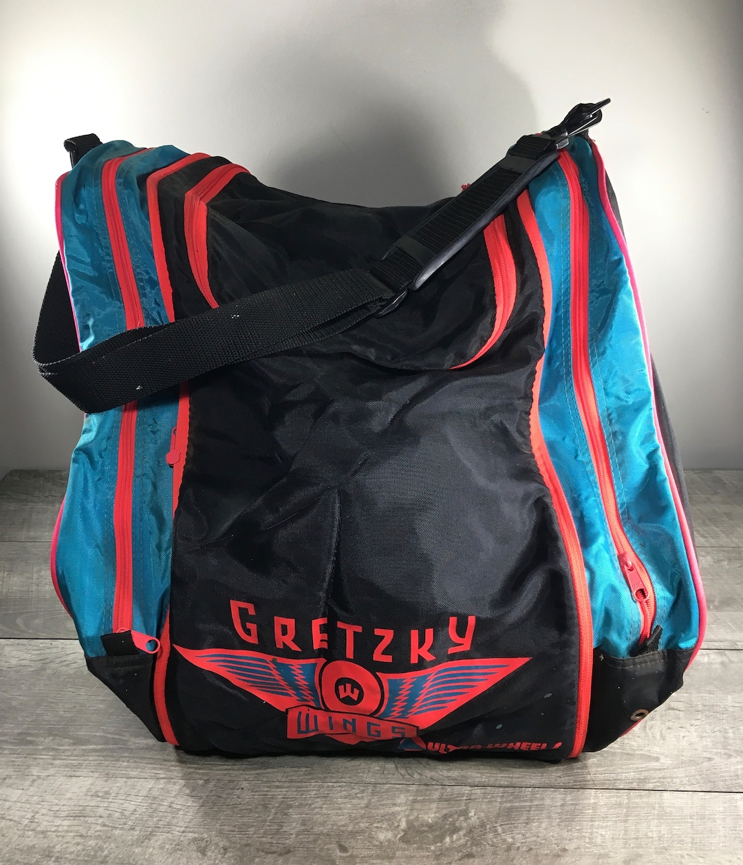 Sac de hockey vertical Sherwood à roulettes, 30 po | Canadian Tire Sac de hockey vertical Sherwood à roulettes, 30 po | Canadian Tire