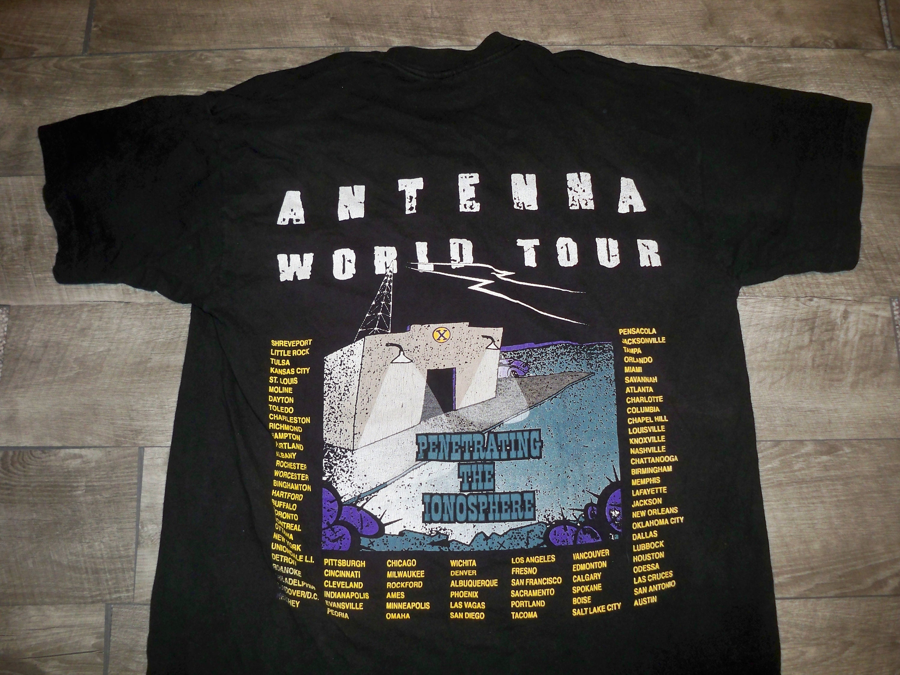 Vintage Fruit of the Loom ZZ Top World Tour Tee Shirt 94 Vintage Fruit of the Loom ZZ Top World Tour Tee Shirt 94