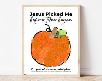 Puede incluir: Una lámina enmarcada con el contorno negro de una calabaza rellena de trozos de papel naranja en collage. El texto dice: Jesus Picked Me before Time began, I'm part of His wonderful plan. For he chose us in him before the creation of the world. — Ephesians 1:4.