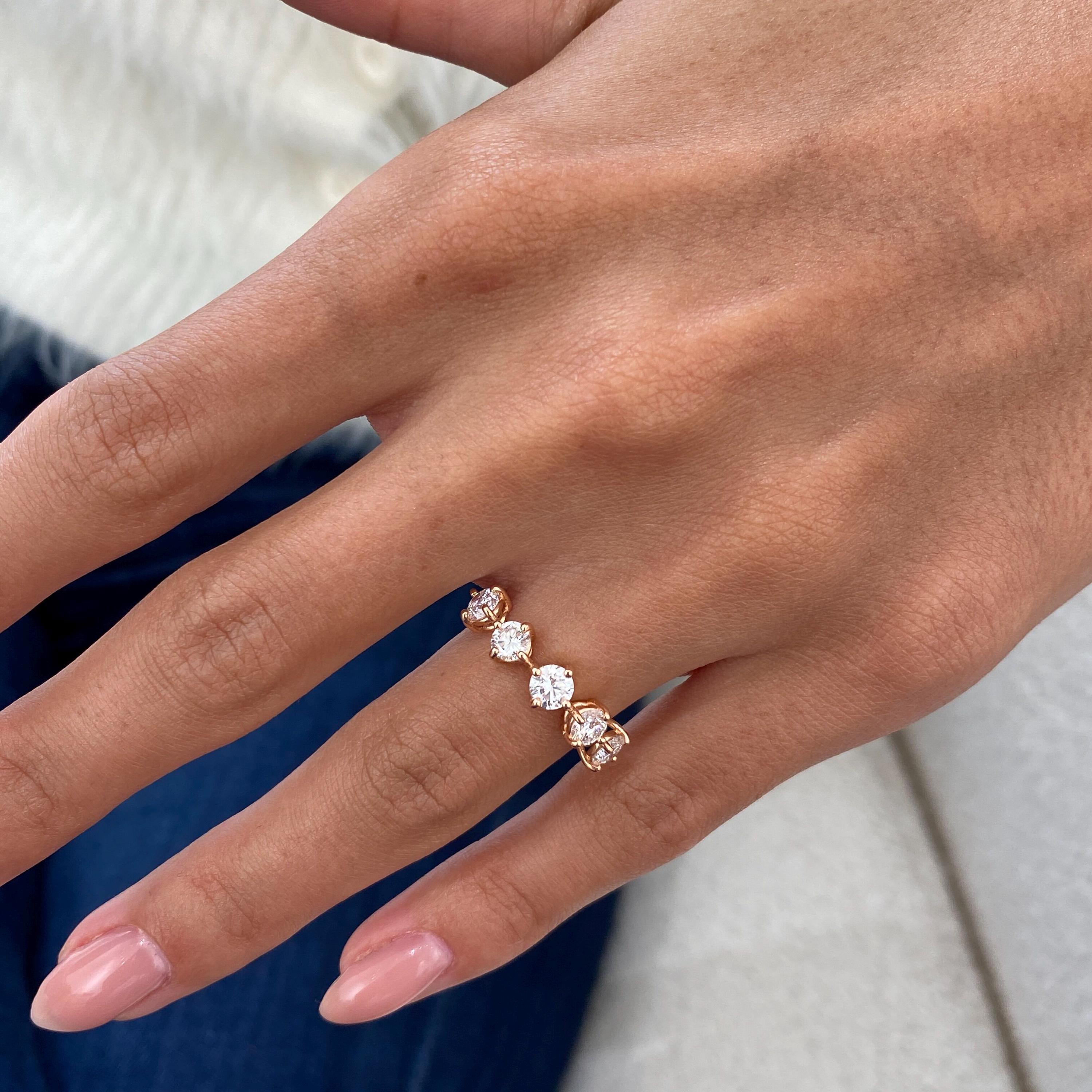 Anello nuziale con diamante coltivato in laboratorio con taglio a rosa