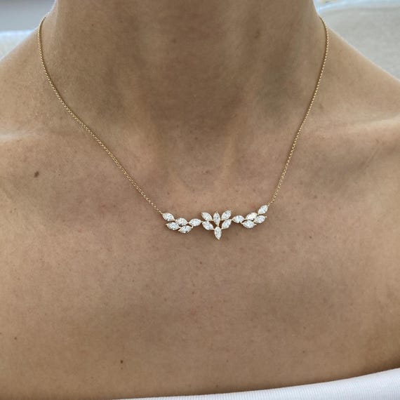 ダイヤモンドクラスターペンダントネックレス、ソリッド14Kイエロー