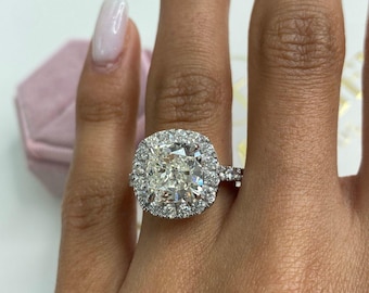 Anel de Noivado com Diamante de 5,3 ct em Ouro 14K com Corte Almofada e Halo, Diamantes Sintéticos E/VVS2 Certificados pelo IGI
