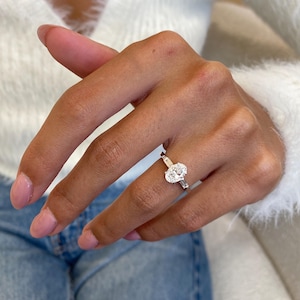 1.2Ct Oval Cut Drei Stein Labor gewachsener Diamant E / VVS2, IGI-zertifiziert, handgefertigter Verlobungsring, echtes 14k Weißgold, klassischer Ring für Frauen