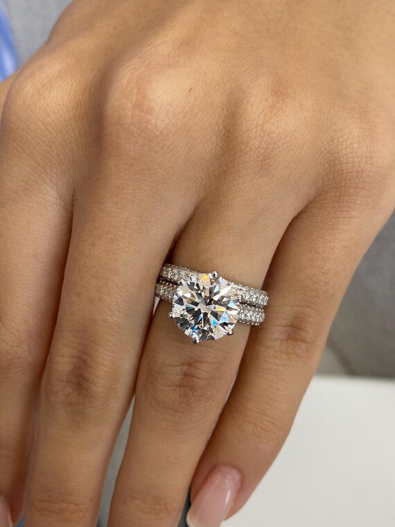 Lussuoso anello di fidanzamento in oro bianco 14k con alone