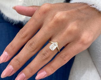 2 Ct Emerald Cut Diamond Solitaire Chevron Ring, 14K Yellow Gold Ring, IGI Certified E VVS2 Lab-Grown Diamond Ring, Diamond Engagement Ring