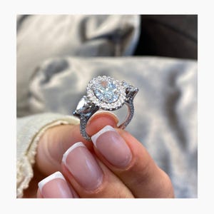 14k Weißgold-Verlobungsring, Drei-Stein-Ring, Jubiläumsgeschenk, 3,2 Karat IGI-zertifizierter E / VVS2-Diamantring im Ovalschliff